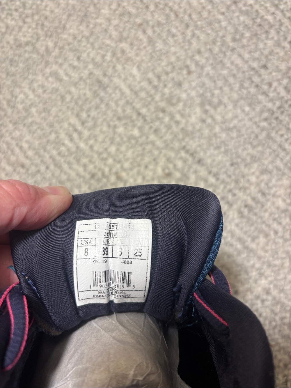 Brooks Ghost 12 Women's Running
Shoes - Navy Blue / Pink - Size 8 - Picture 5 of 8